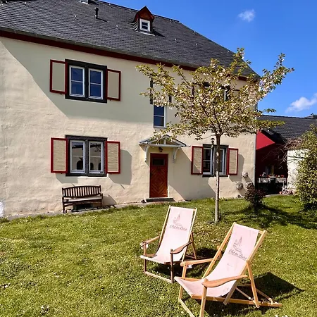 Auf Der Burg Im Vulkan Park Laacher Apartment